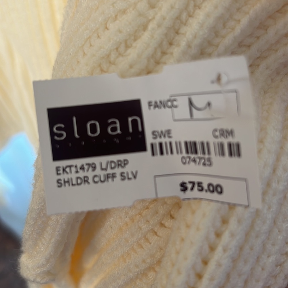 The softest yummiest cream sweater ✨ - Picture 4 of 4